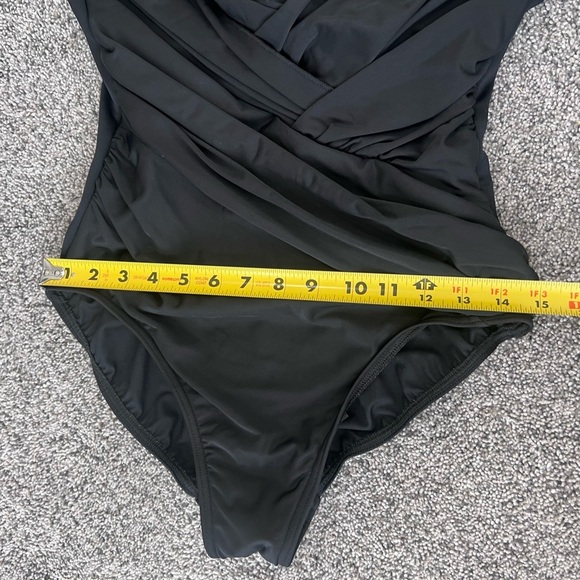 Miraclesuit BLACK Must Haves Solid Sanibel Underwire One-Piece Swimsuit US 14 - Picture 9 of 13